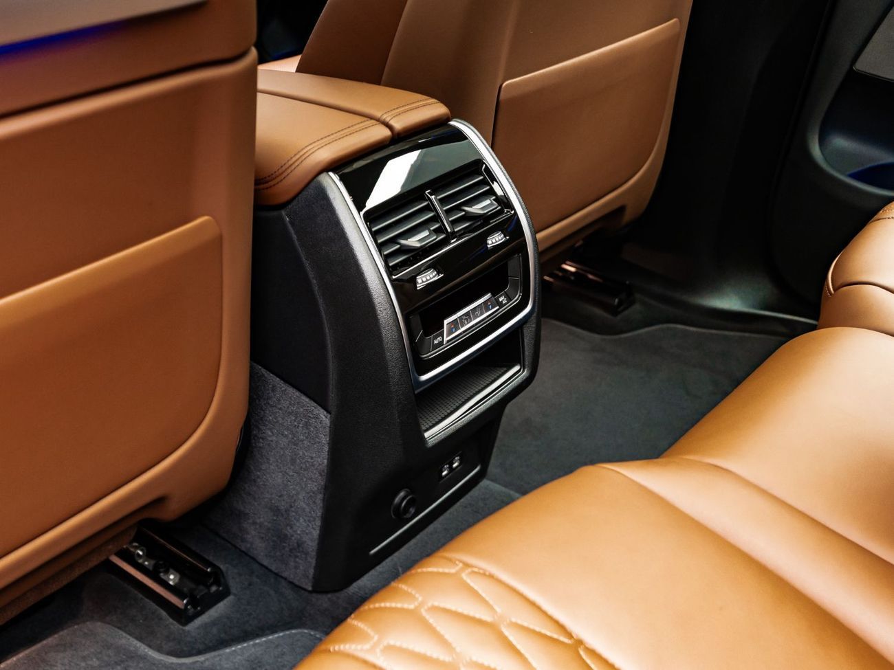 BMW X7 xDrive40i Luxury M Sport Package 3.0L 2025 BMW X7 xDrive40i, 2029 BMW Warranty + Service Contract, L