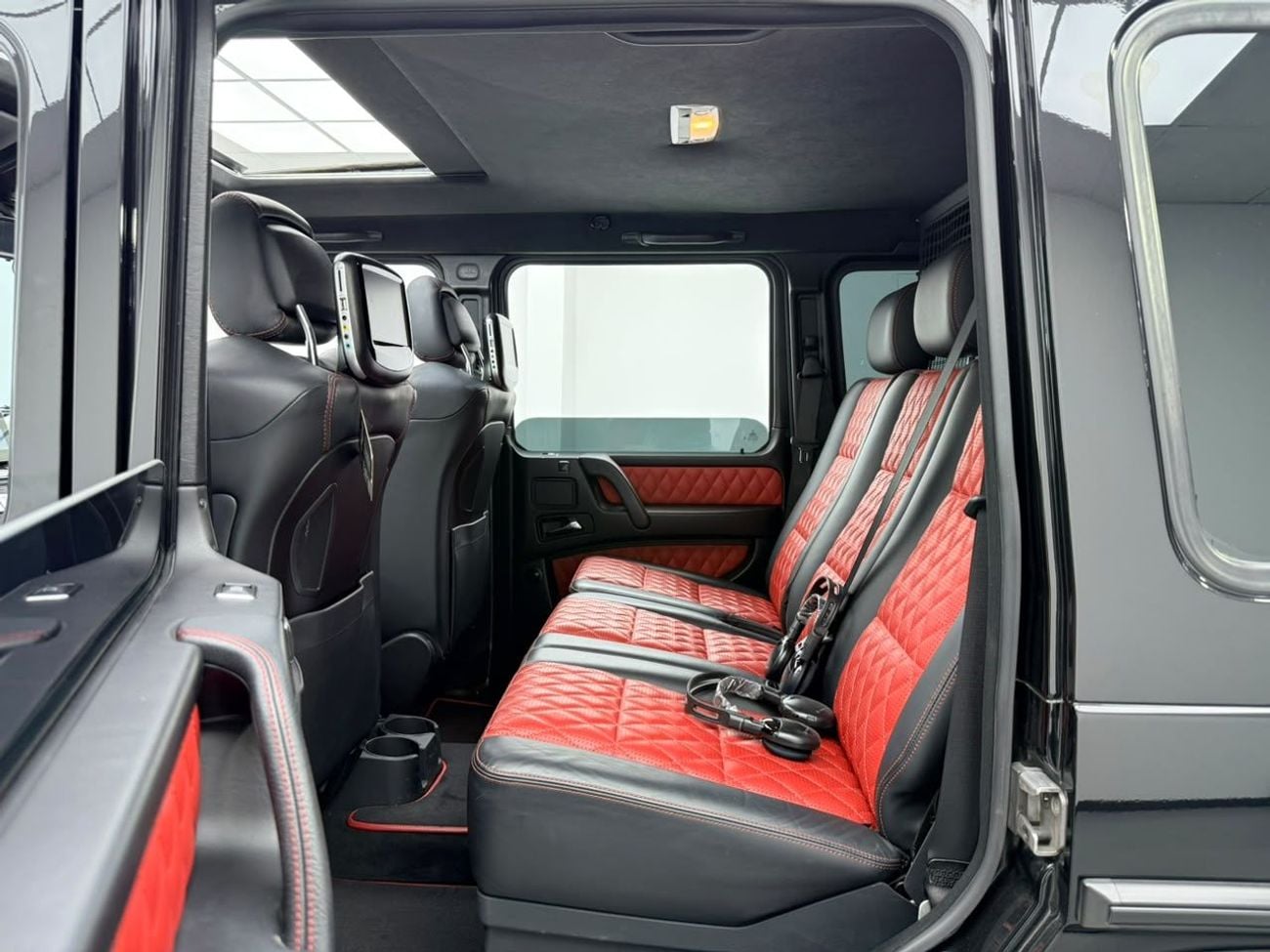 مرسيدس بنز G 63 AMG STANDARD مرسيدس بنز G63 AMG موديل 2017، سجل صيانة كامل، مقصورة داخلية من ألياف الكربون، حالة ممتازة، خليجية