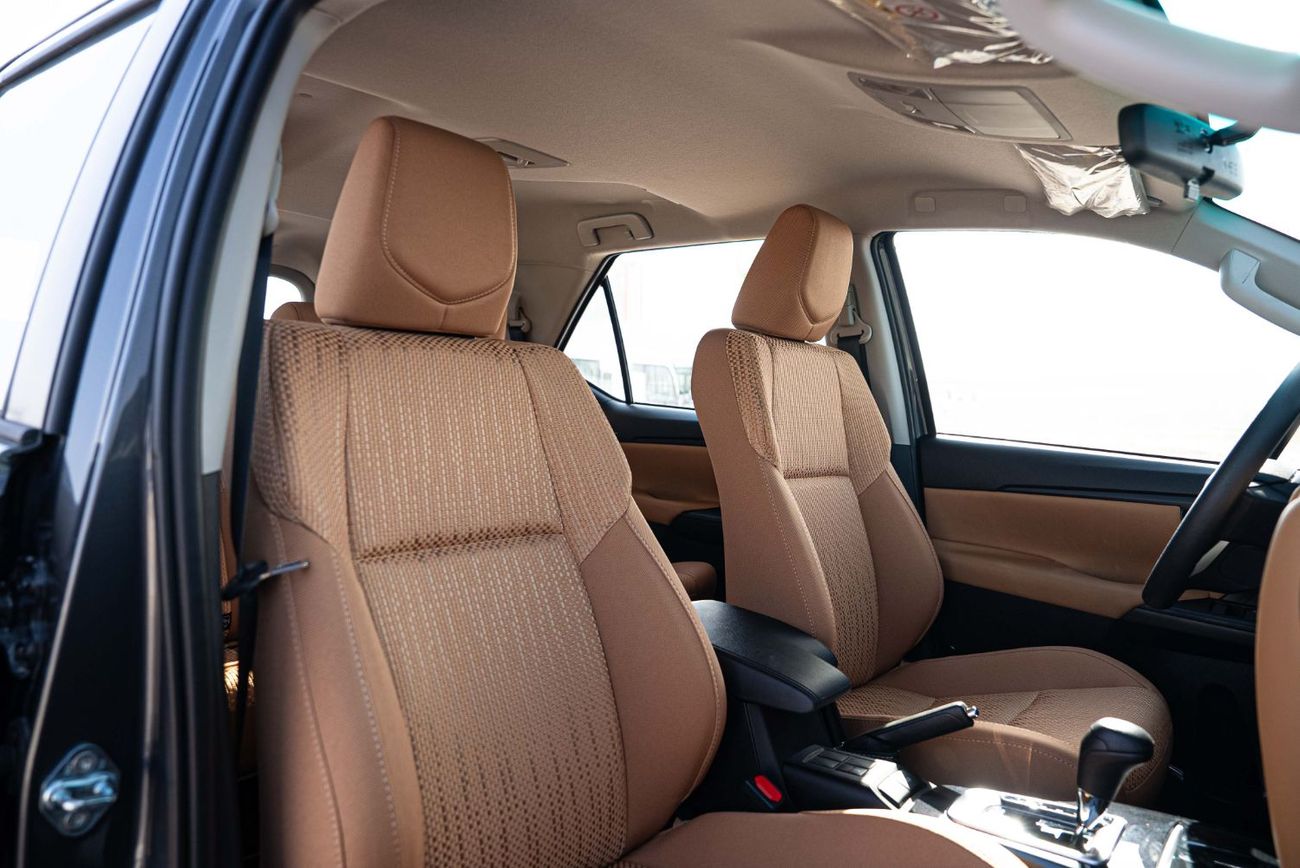 تويوتا فورتونر 2025 Toyota Fortuner 2.7 - Grey Mettalic Inside Chamois | Export Only