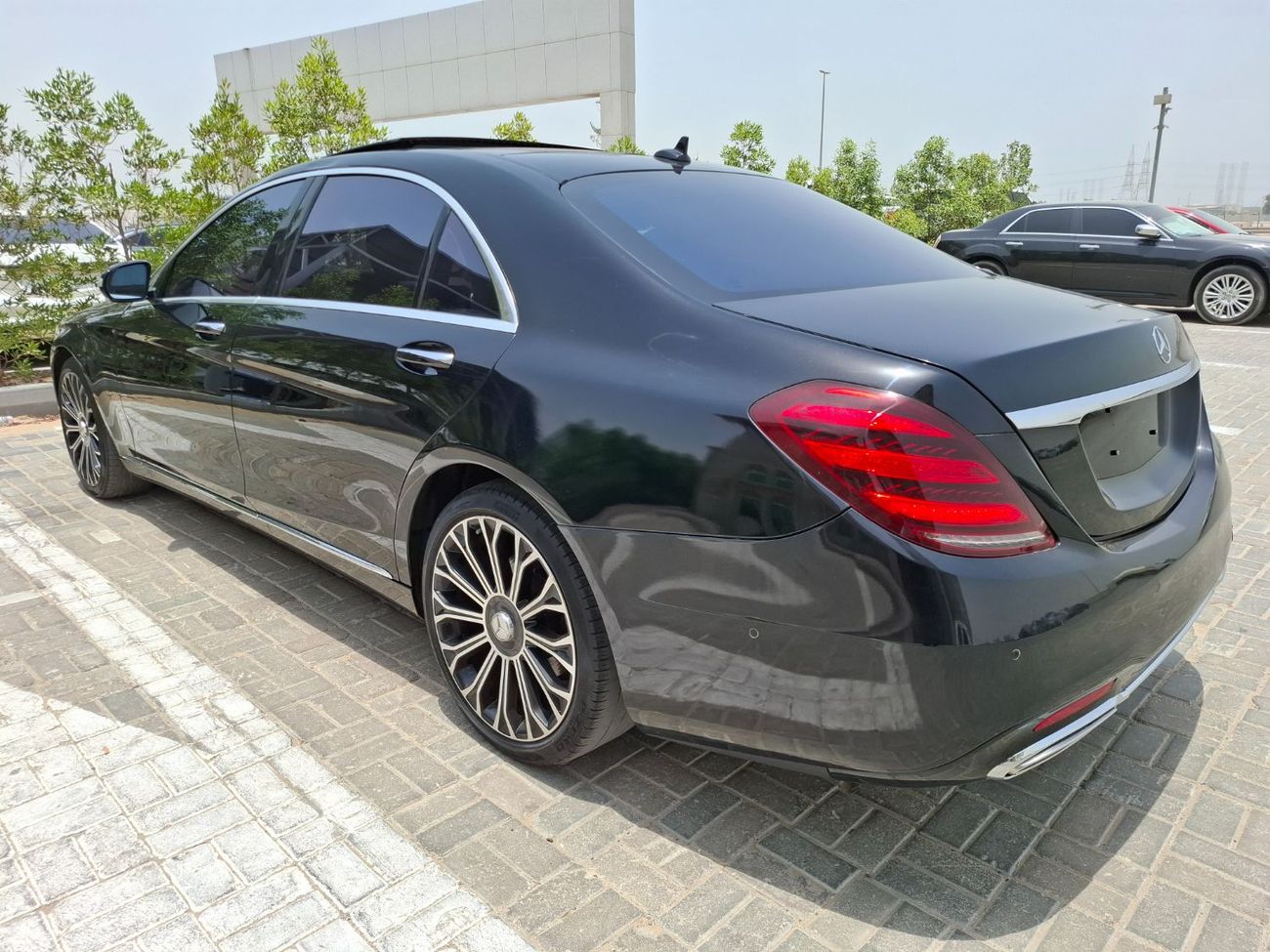 Mercedes-Benz S 560 Std 4.0L (463 HP) Mercedes-Benz S560L 2020 full option  vip