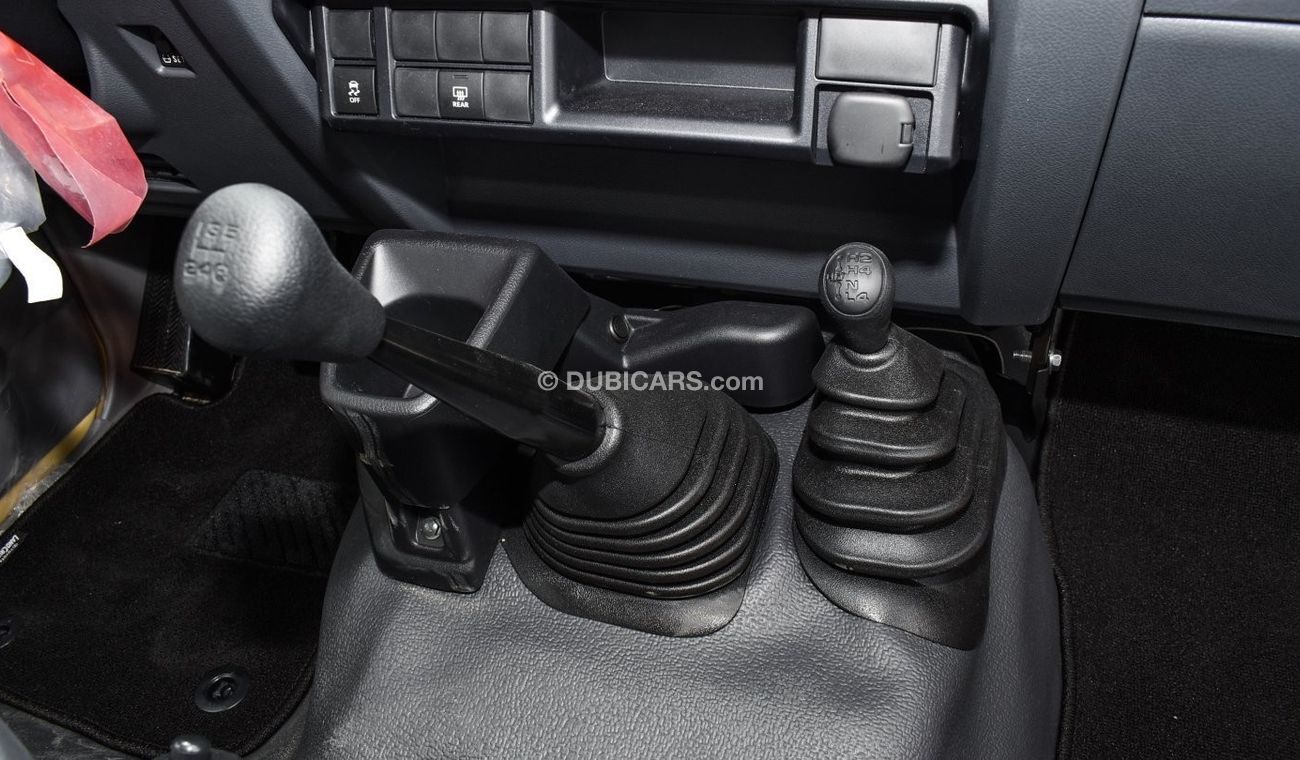 تويوتا لاند كروزر 70 4.0L V6 Petrol M/T