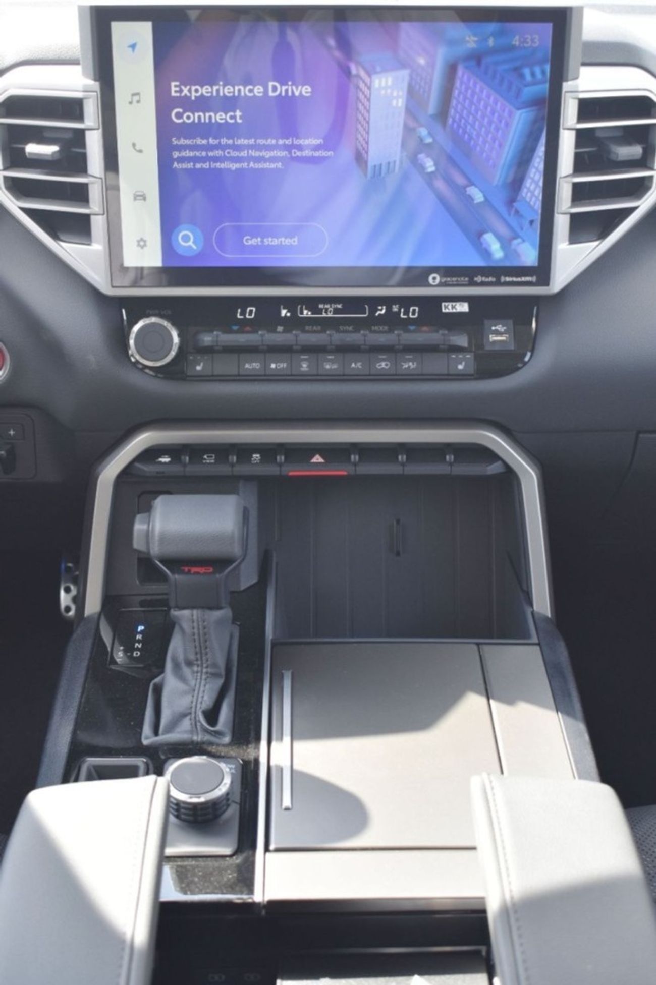 تويوتا سيكويا SEQUOIA 3.5L  SR5 TRD OFF ROAD