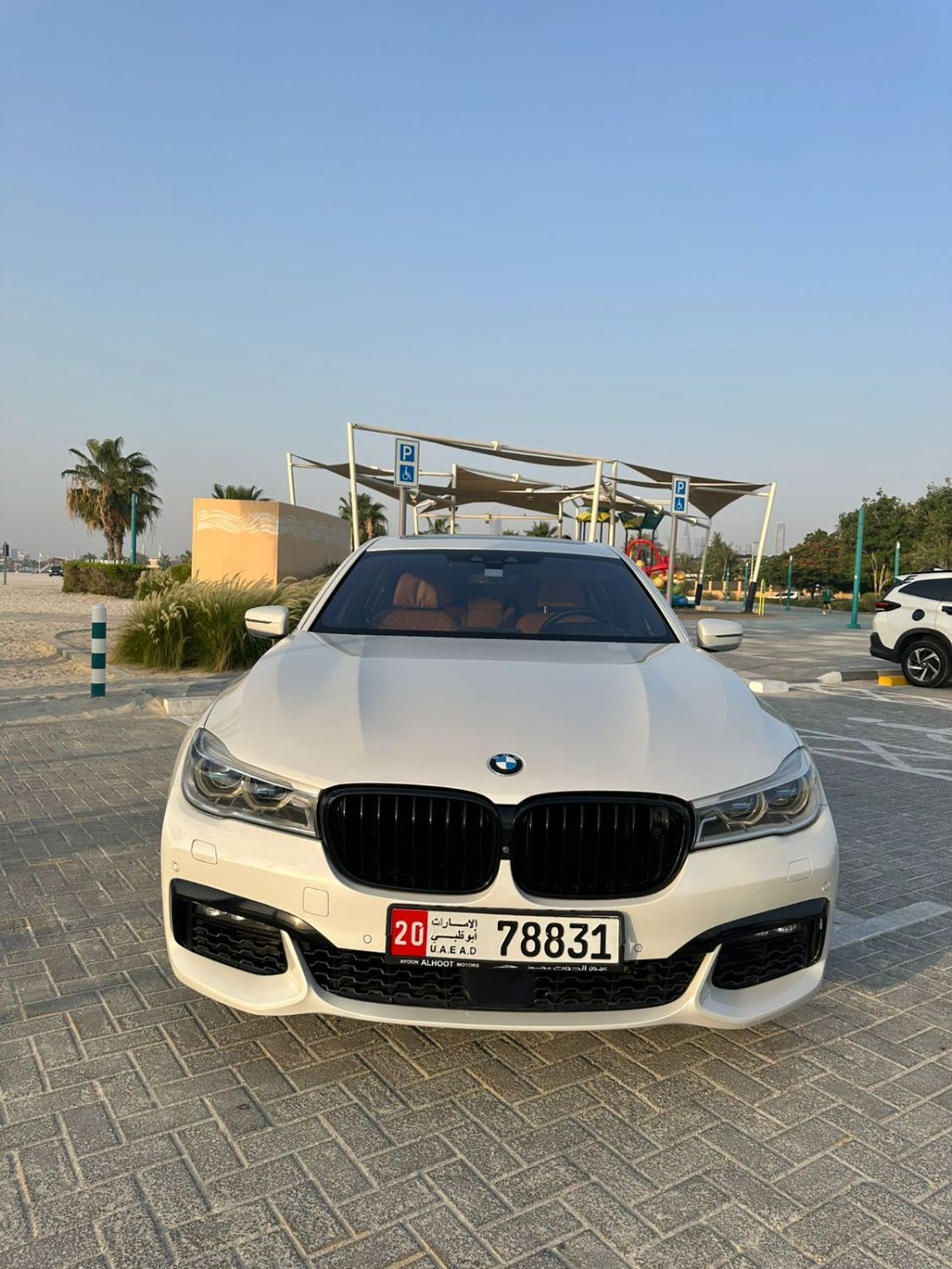 بي أم دبليو 750Li Luxury 4.4L (523 HP)