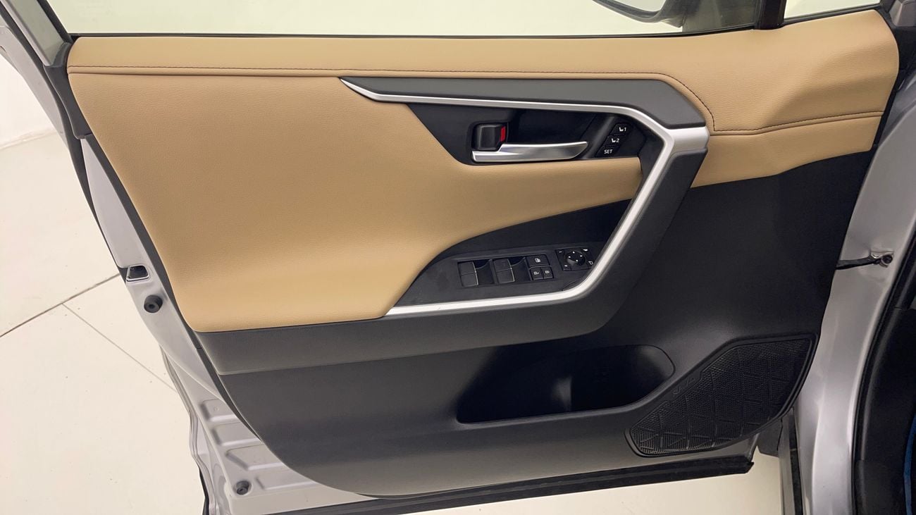 تويوتا راف ٤ VXR HEV 2.5 | بدون دفعة مقدمة | اختبار القيادة في المنزل