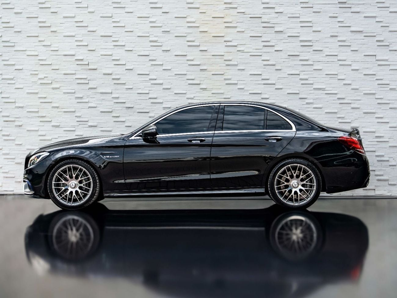 مرسيدس بنز C 63 AMG Std 4.0L Sedan