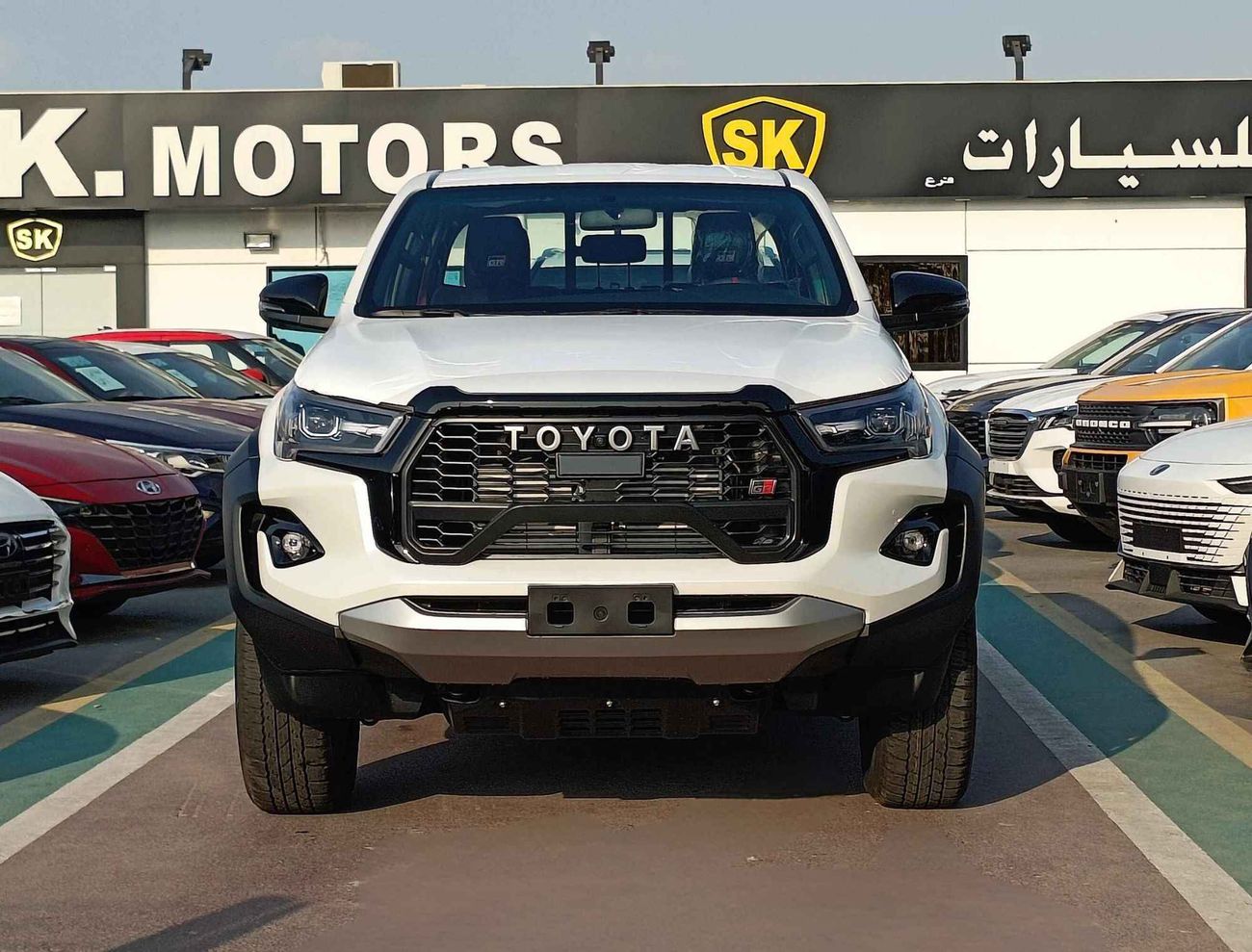 Toyota Hilux GR Sport / 2.8L DIESEL / A/T / Roll Bar / Back Side Step  (CODE #  HDGR28AF)