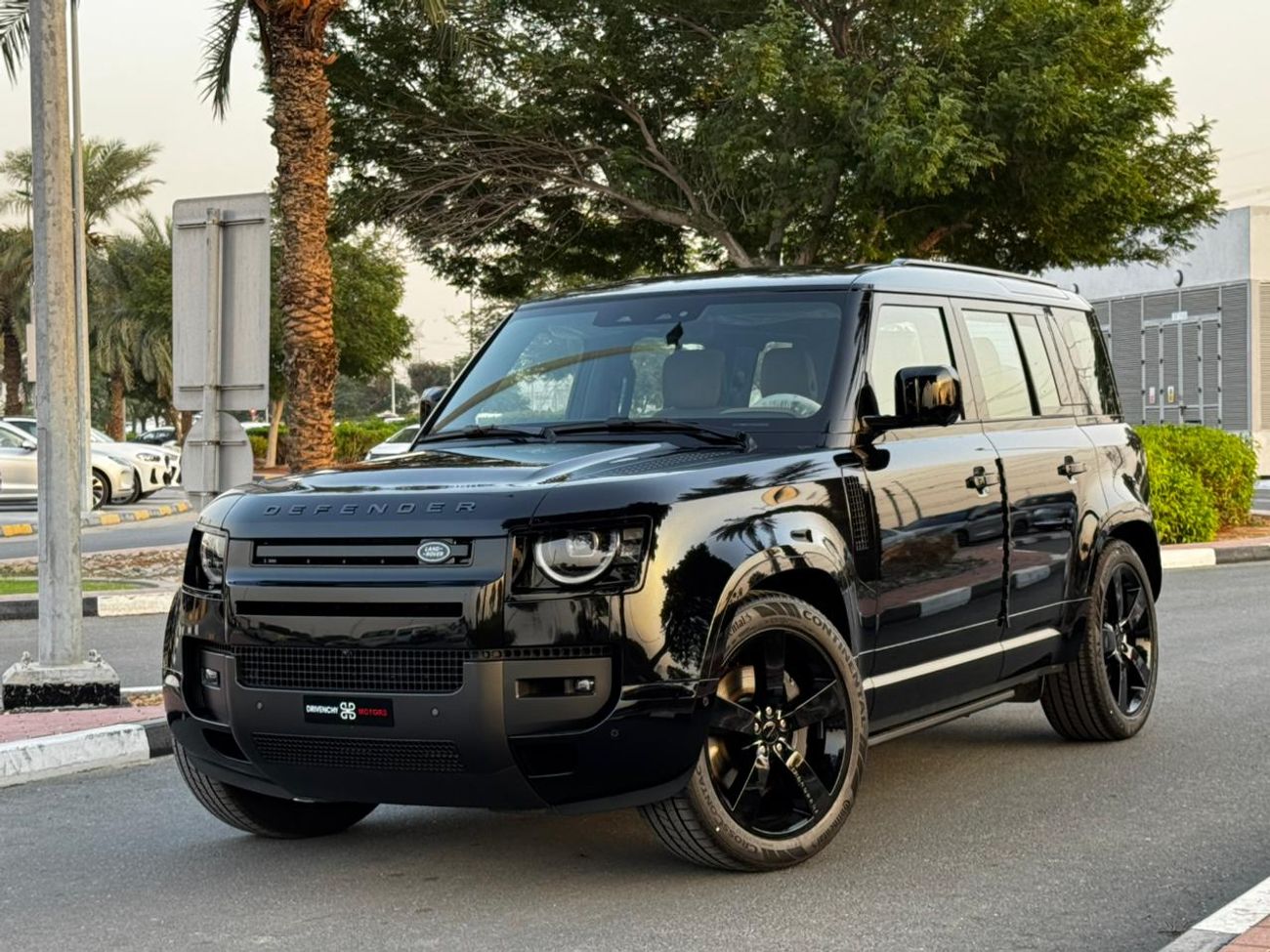 لاند روفر ديفندر LAND ROVER DEFENDER HSE P400 X-DAYNAMIC GCC FULLY LOADED UNDER WARRANTY