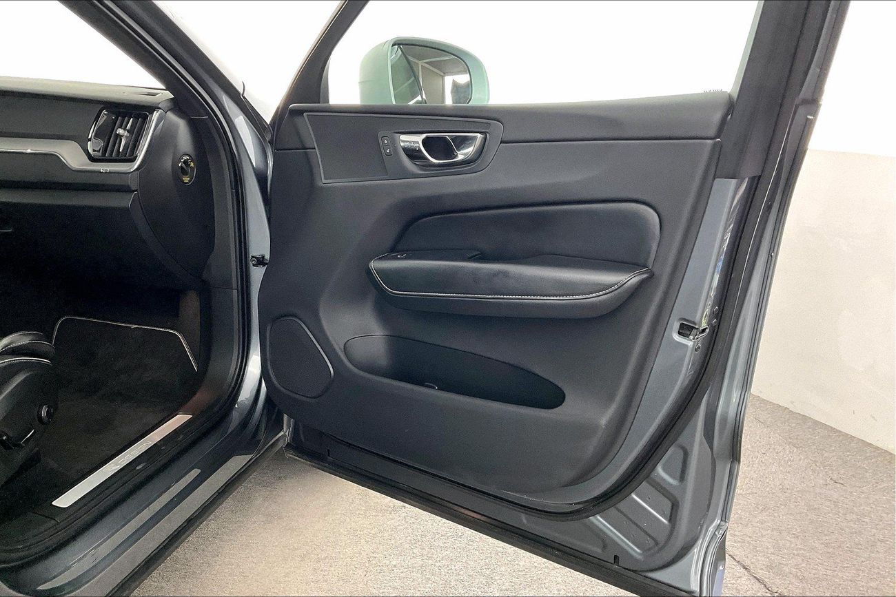 Volvo XC60 T5 R Design | Guaranteed Warranty | 0 Down Payment