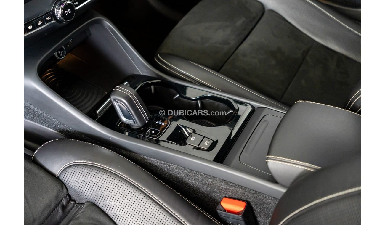 Volvo XC40 2018 Volvo XC40 T5 R Design / All-Wheel-Drive / Full Volvo Service History