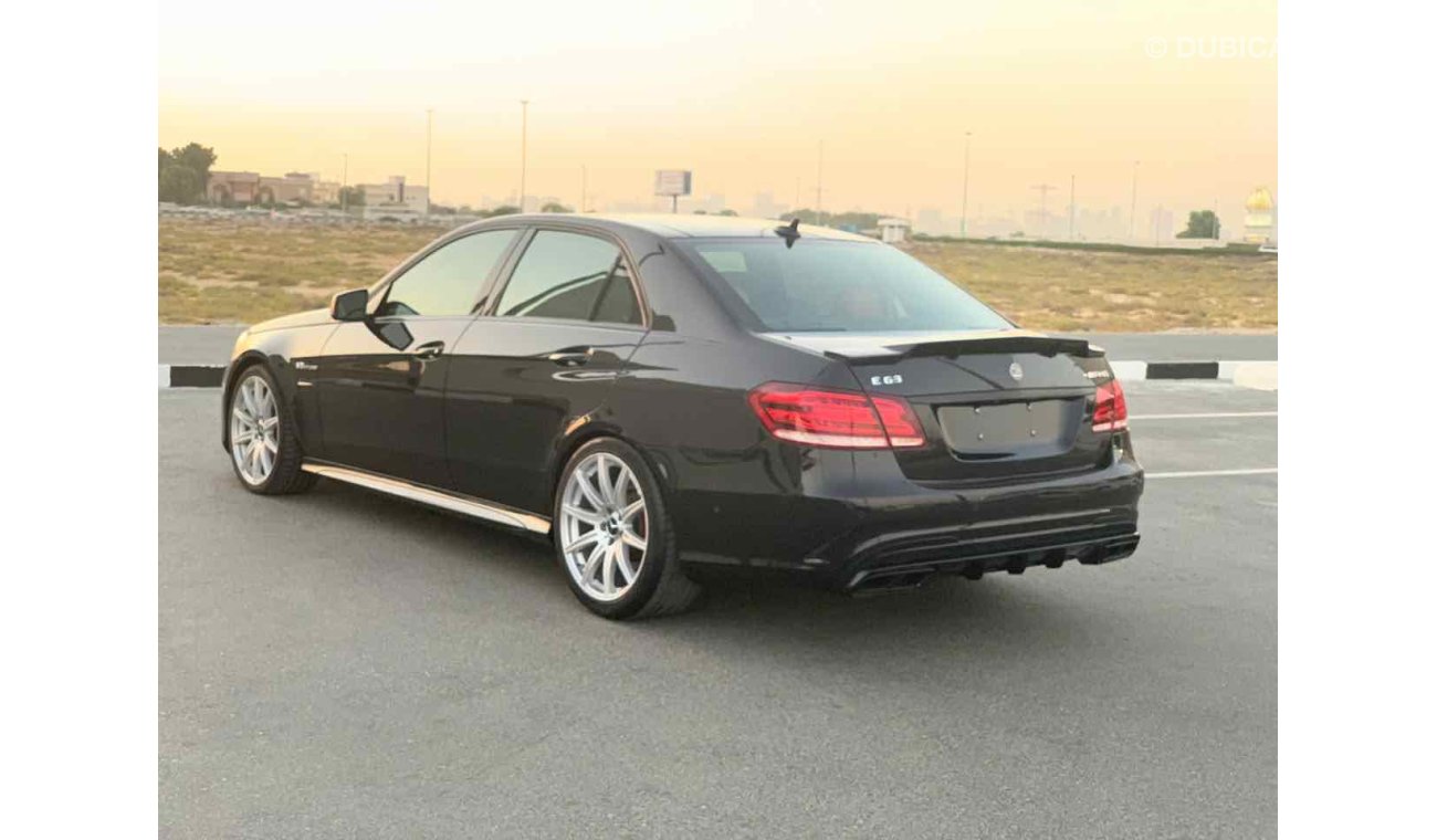 مرسيدس بنز E 63 AMG خليجي استخدام جيد فيها رش خفيف بدون حادس بسبب الباركن