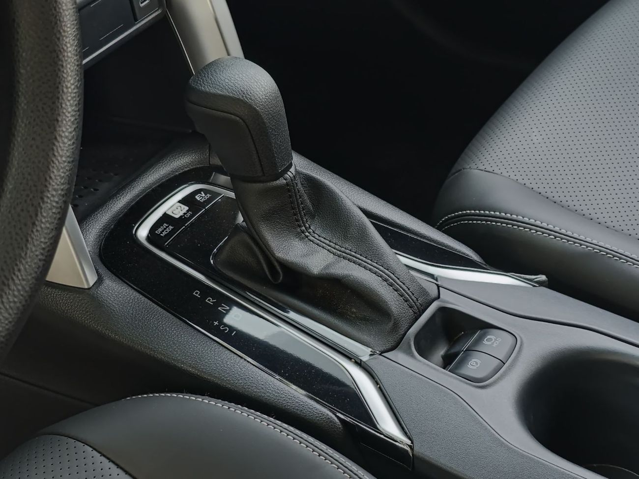 تويوتا كورولا كروس TOYOTA COROLLA CROSS 2.0L ELITE PLUS - FULL - 2025 - BLACK INSIDE BLACK - CHINA