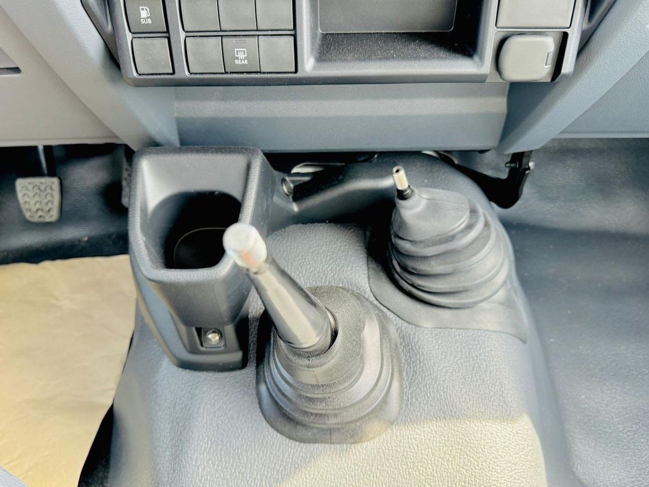 تويوتا لاند كروزر 70 Toyota LC78 4.2 MT 2025