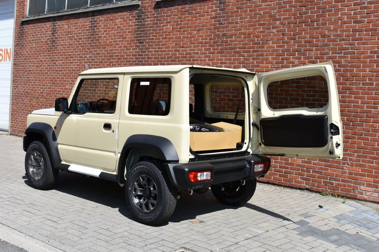 سوزوكي جيمني GL . 1.5L . 4 Cyl . 4-Speed Automatic . Petrol . 4WD . 5 Seats . 3 Door
