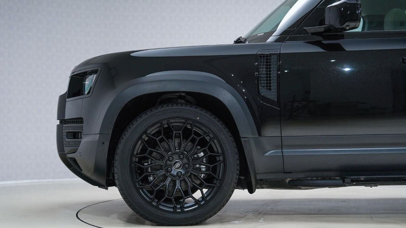 لاند روفر ديفندر 110 SE P300 2.0L