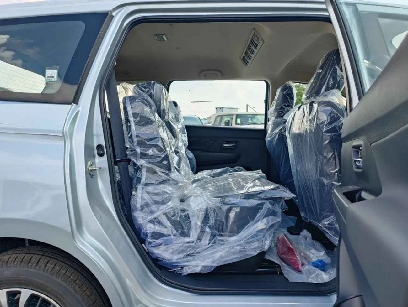 سوزوكي ايرتيغا SUZUKI ERTIGA GLX 2024 A/T 1.5L 4CY PETROL SILVER full