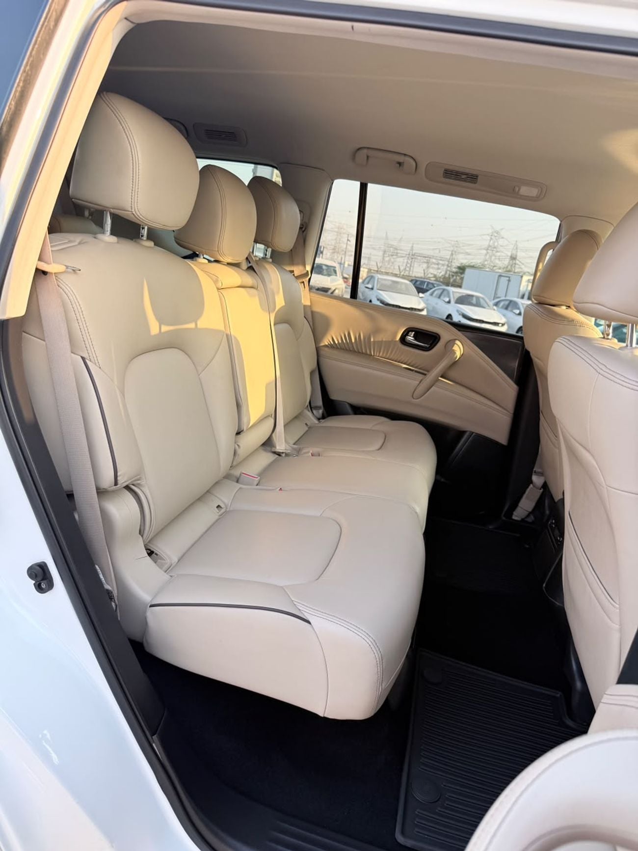 Nissan Armada SL Nissan Armada SV 2022