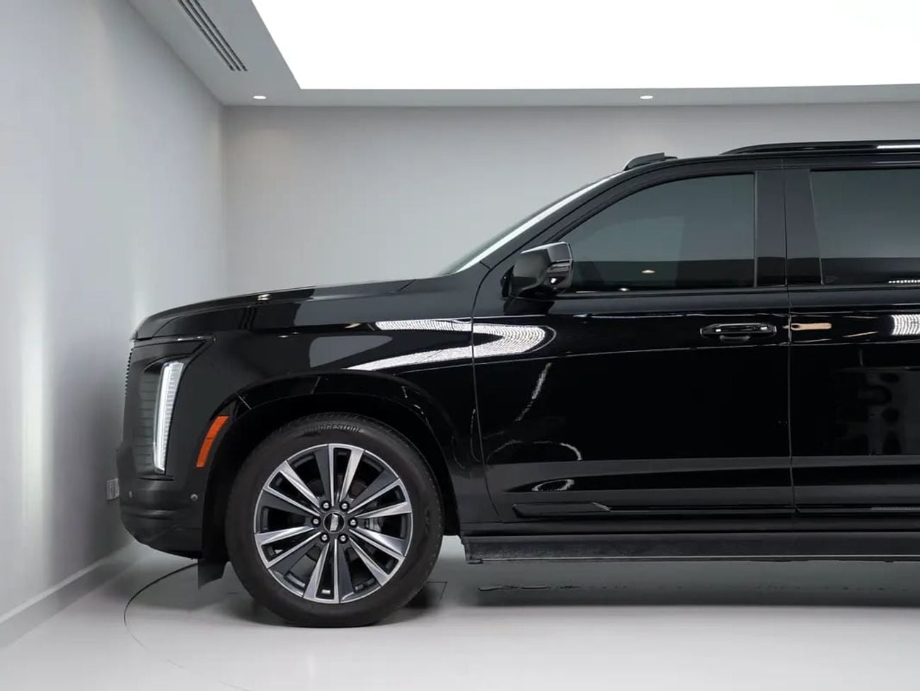 Cadillac Escalade ESV PREMIUM LUXURY PLATINUM ESV - GCC Specs - Brand New!