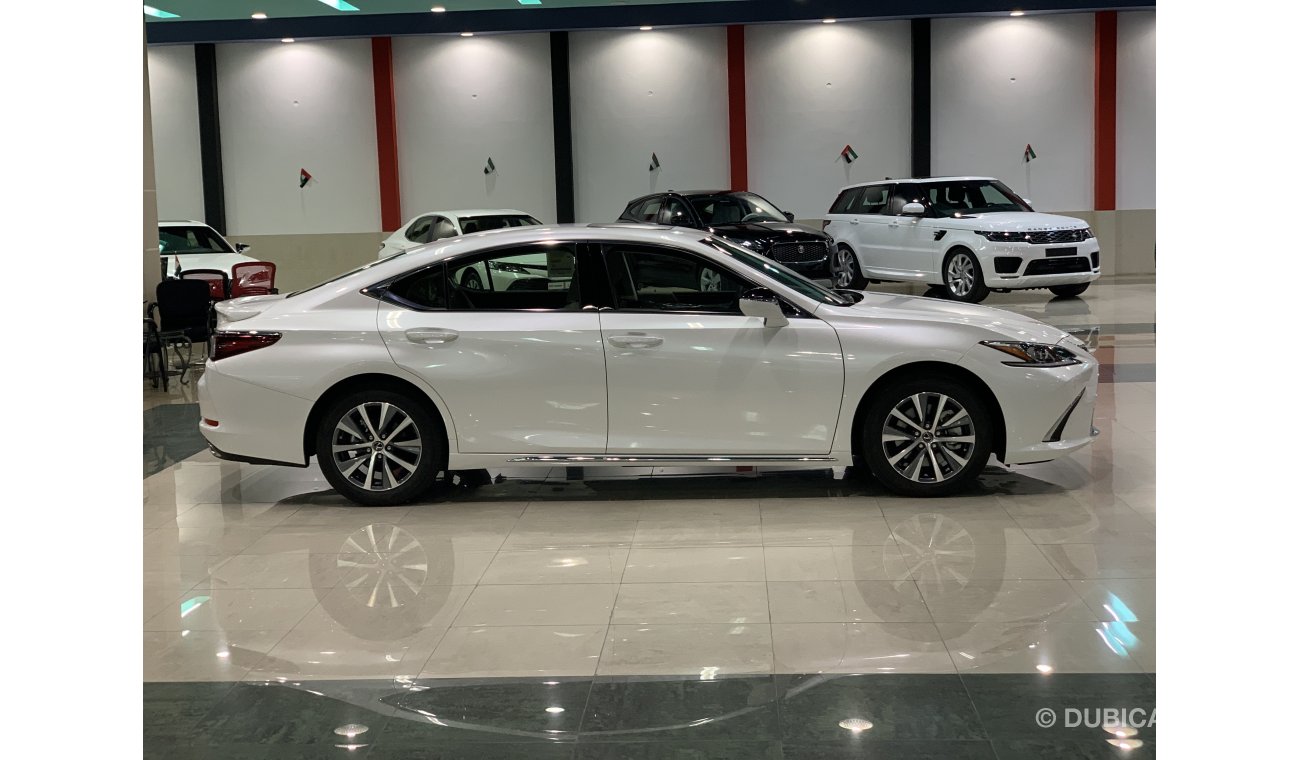 لكزس ES 350 3.5 L مع الضمان والضريبه