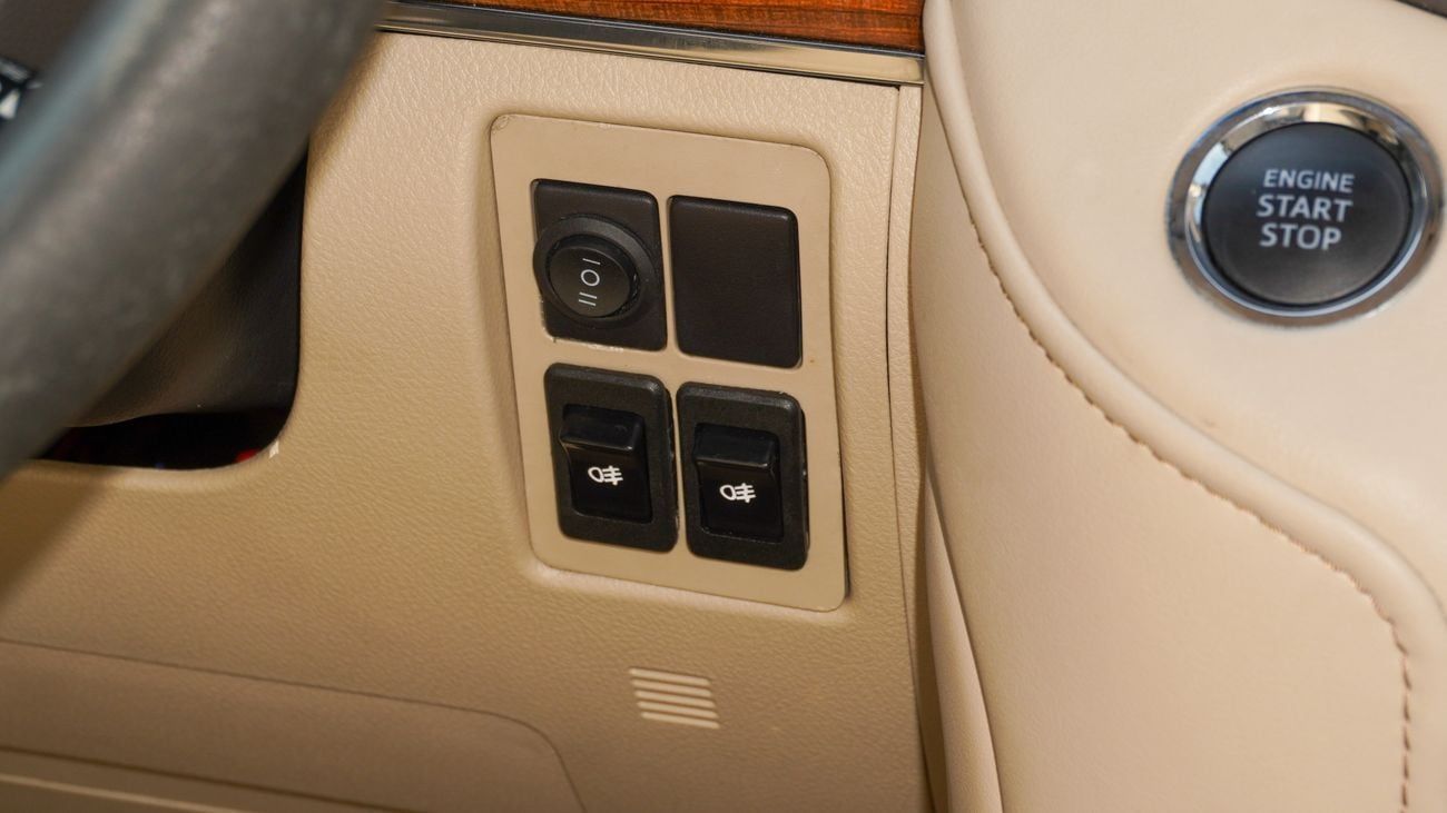 Toyota Land Cruiser EXR 5.7L 4WD