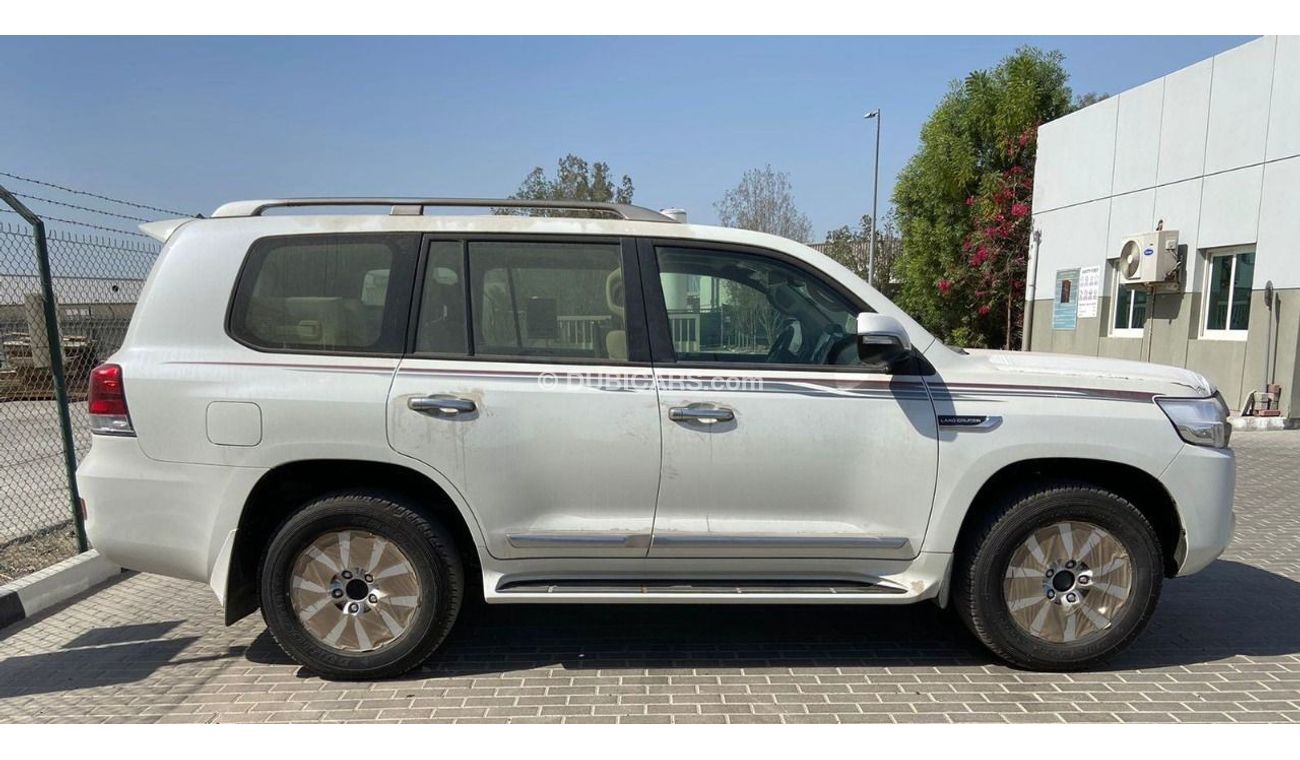 تويوتا لاند كروزر LAND CRUISER 4.6L WINCH 10 AIRBAGS, .SUNROOF. REMOTE ENGINE STARTER. REAR DVD FOR EXPORT ONLY