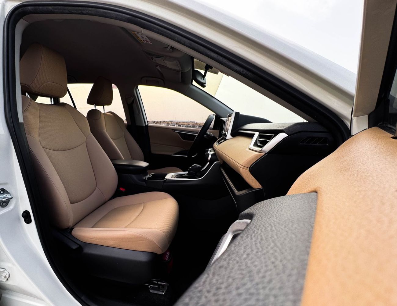 تويوتا راف ٤ تويوتا راف فور 2.5 لتر موديل 2021 خليجي بحالة ممتازة بدون حوادث 1333 شهرياً