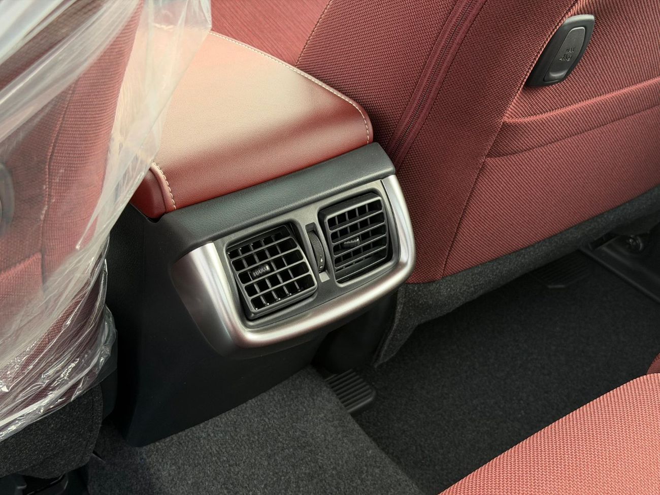 Toyota Hilux SR5 2.7L Petrol Manual Push Start 4WD 2025 Export @ 118,000 AED