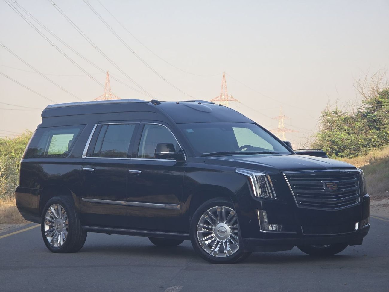 Cadillac Escalade ESV Platinum 6.2L ESCALADE ESV PLATINUM 2018 GCC VIP SEATS // TV // LOW MILEAGE // PERFECT CONDITION