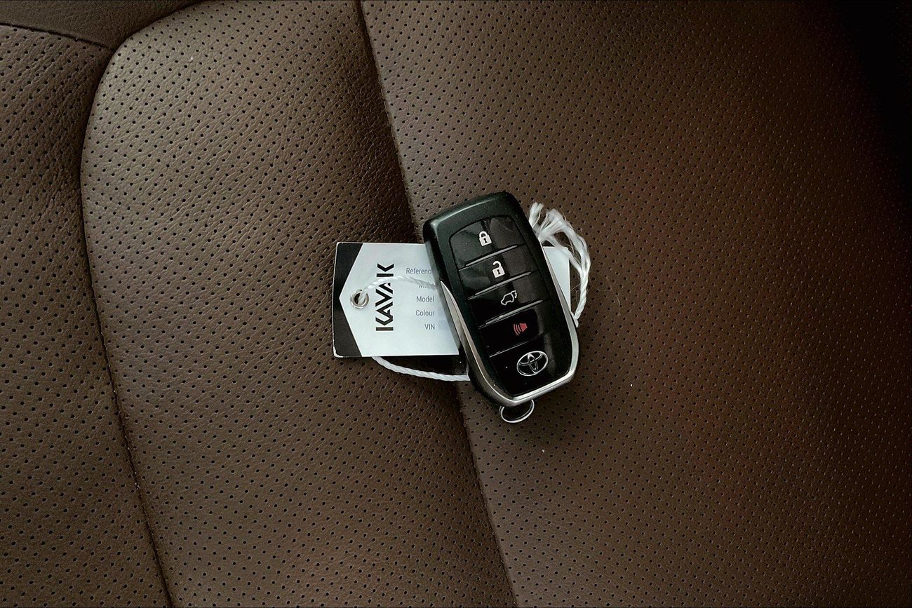 تويوتا لاند كروزر VXR | National Day Celebration | شامل الضمان | 0 ﺪﻔﻋﺓ ﺃﻮﻟﻯ