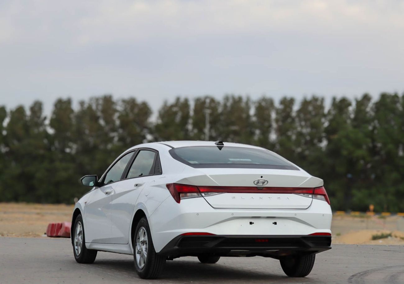 Hyundai Elantra Smart 1.6L Hyundai Elantra 2022 GCC 1.6 L accident-free,  in excellent condition, 706 P.M