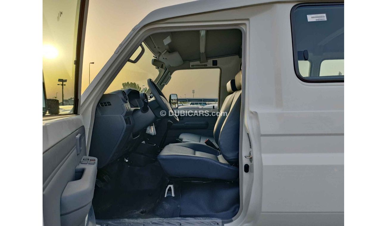 Toyota Land Cruiser 70 LC78 / 4.2 Diesel / Diff. Lock / Leather Seats / Power Window (Code # 67898)
