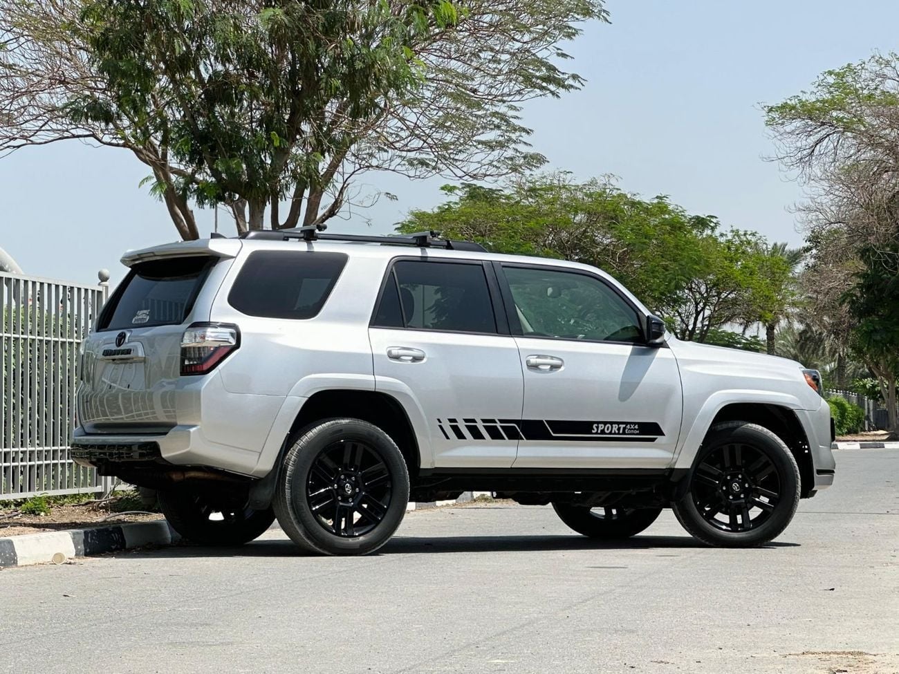 Toyota 4Runner LIMITED Left Hand Drive Year: *2016* *Full Option Premium* UAE Pass