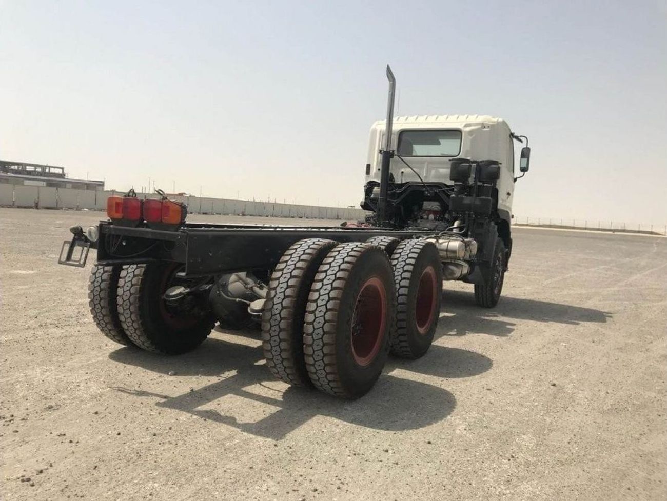 Hino 700 4041  100 ton