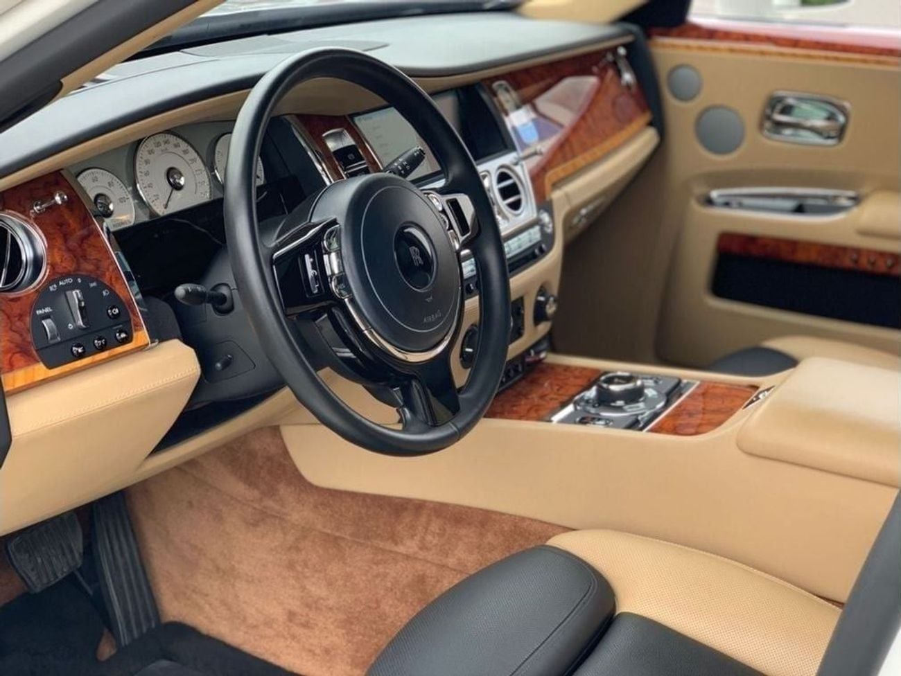 Rolls Royce Ghost SWB EWB 6.6L GCC SPEC NEAT AND CLEAN