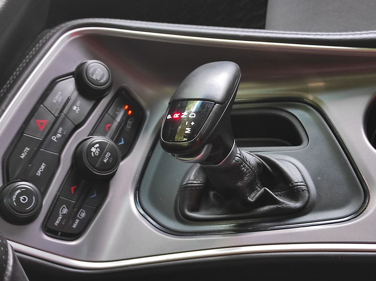 Dodge Challenger SXT Supertrack S 3.6L Full Options no1 Dodge challenger 2019 V6 Supertrack S 3.6L