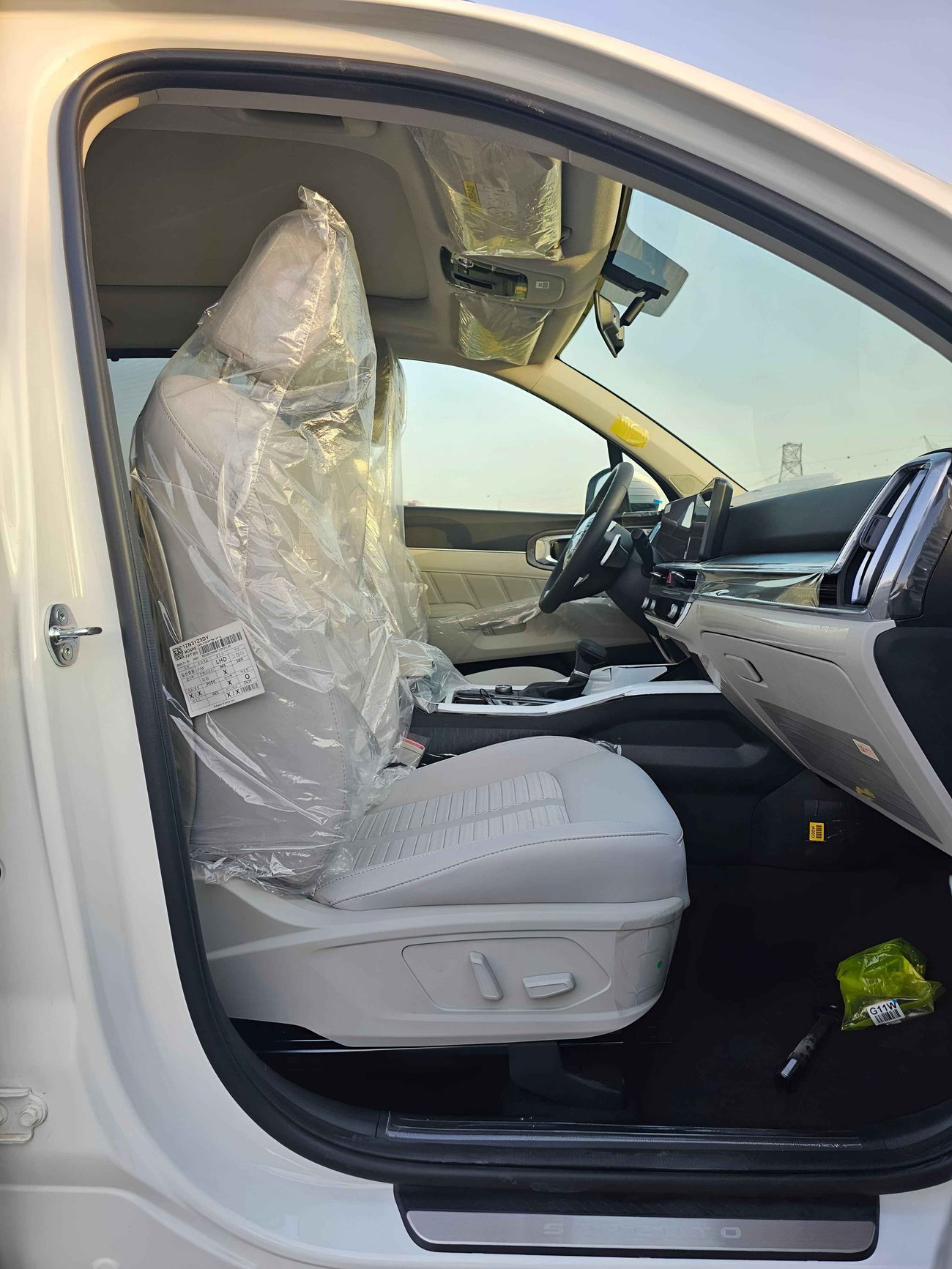 Kia Sorento 2.5 Petrol, Driver Power Seat, Panoramic Roof, 4WD, Full Option (CODE# 68052)