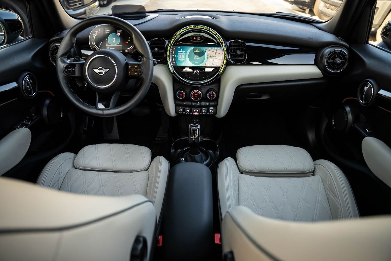 Mini Cooper S 2023 Agency Warranty Full Service History GCC 2.0L Turbo 4 Cylinders Low Mileage