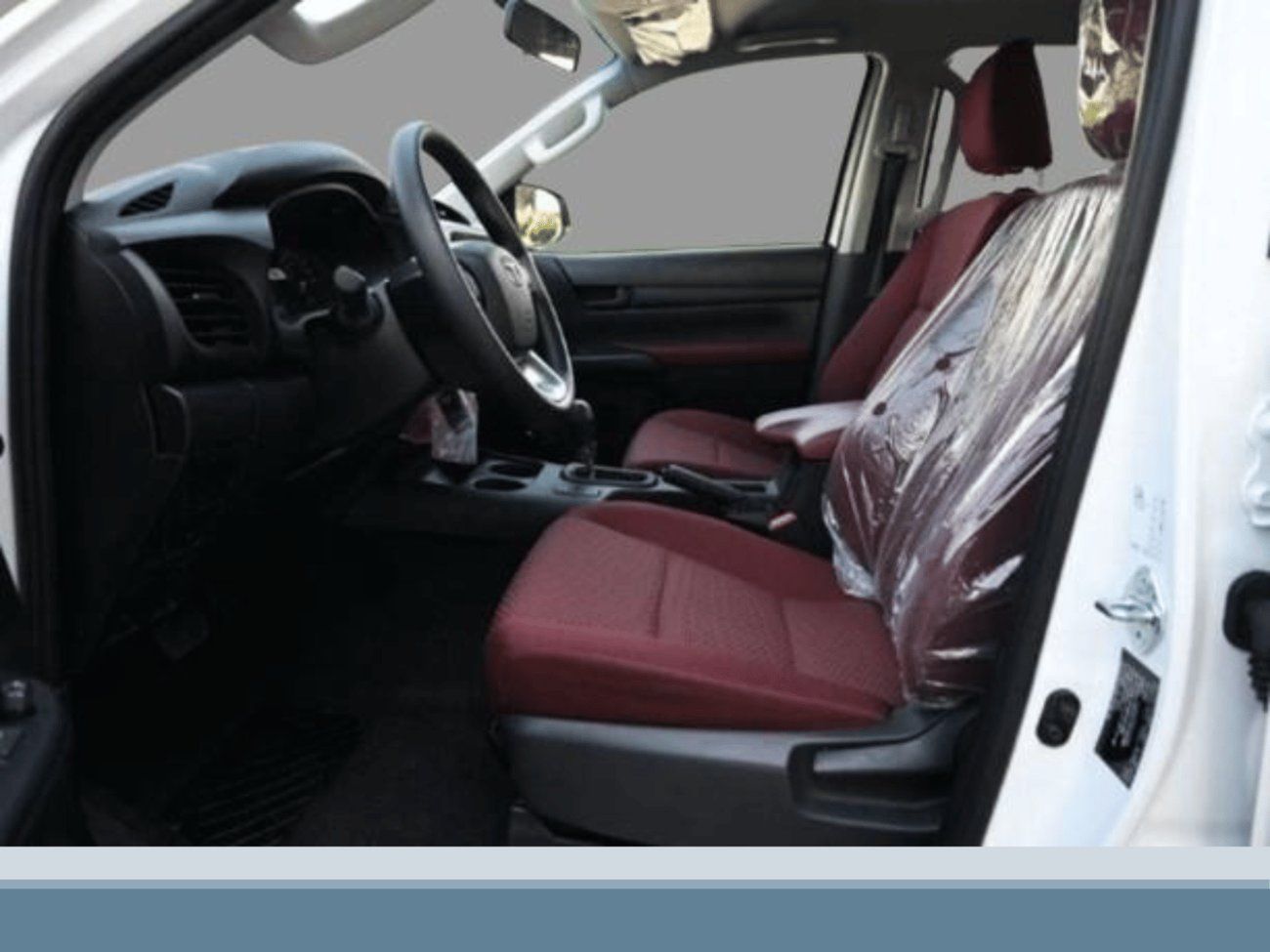 Toyota Hilux ECT0038 - Toyota Hilux DCab Pick Up DLXG - 2.7L Petrol Auto 4wd White/Red