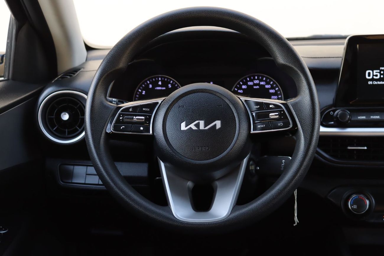 كيا سيراتو LX خالية من الحوادث - خليجي - مكينة 1600 سي سي - بحالة الوكالة من الدال والخارج