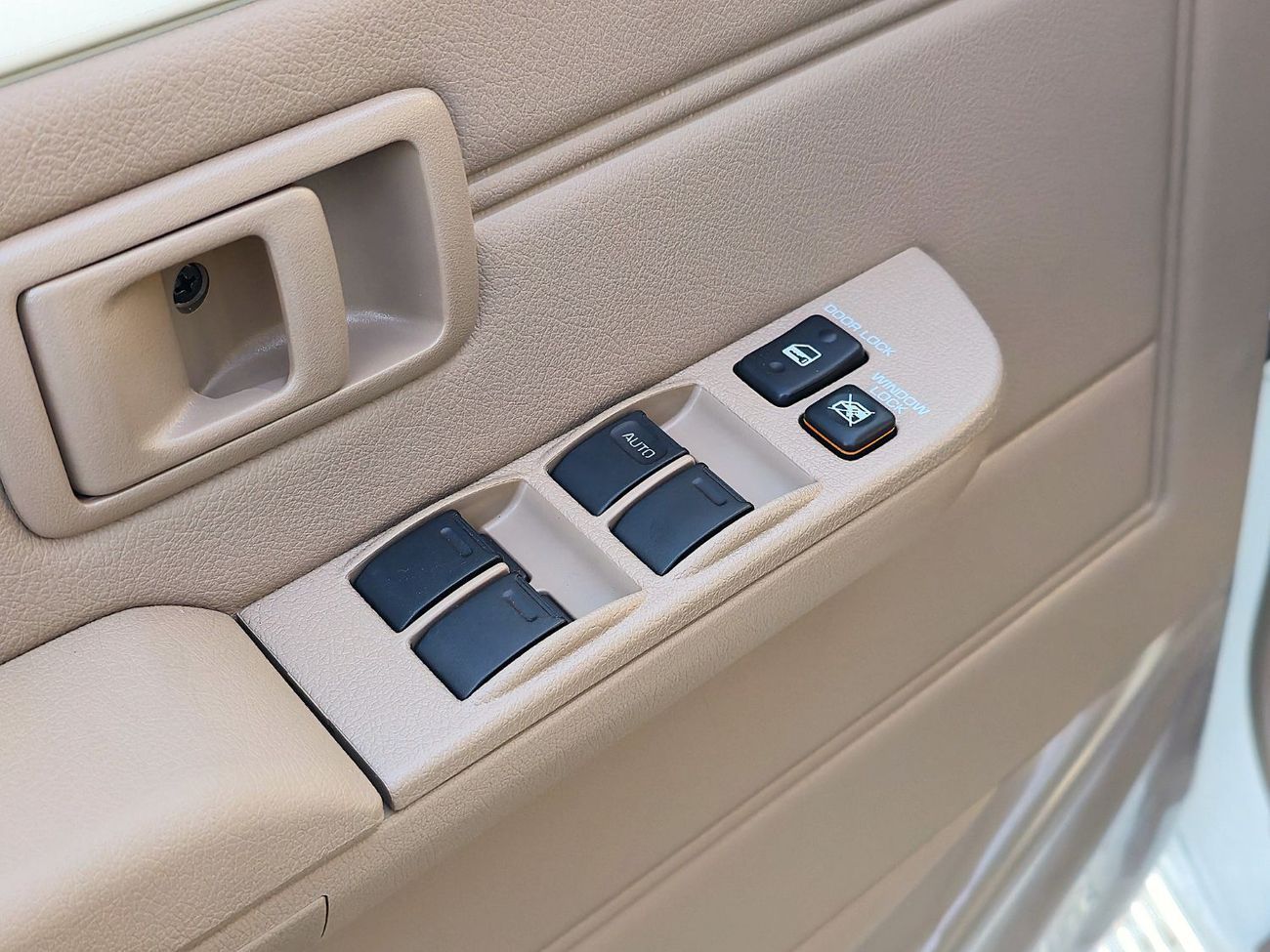 تويوتا لاند كروزر بيك آب TOYOTA LC 79 DOUBLE CABIN DIESEL 2.8 M/T - STD - E - 2025