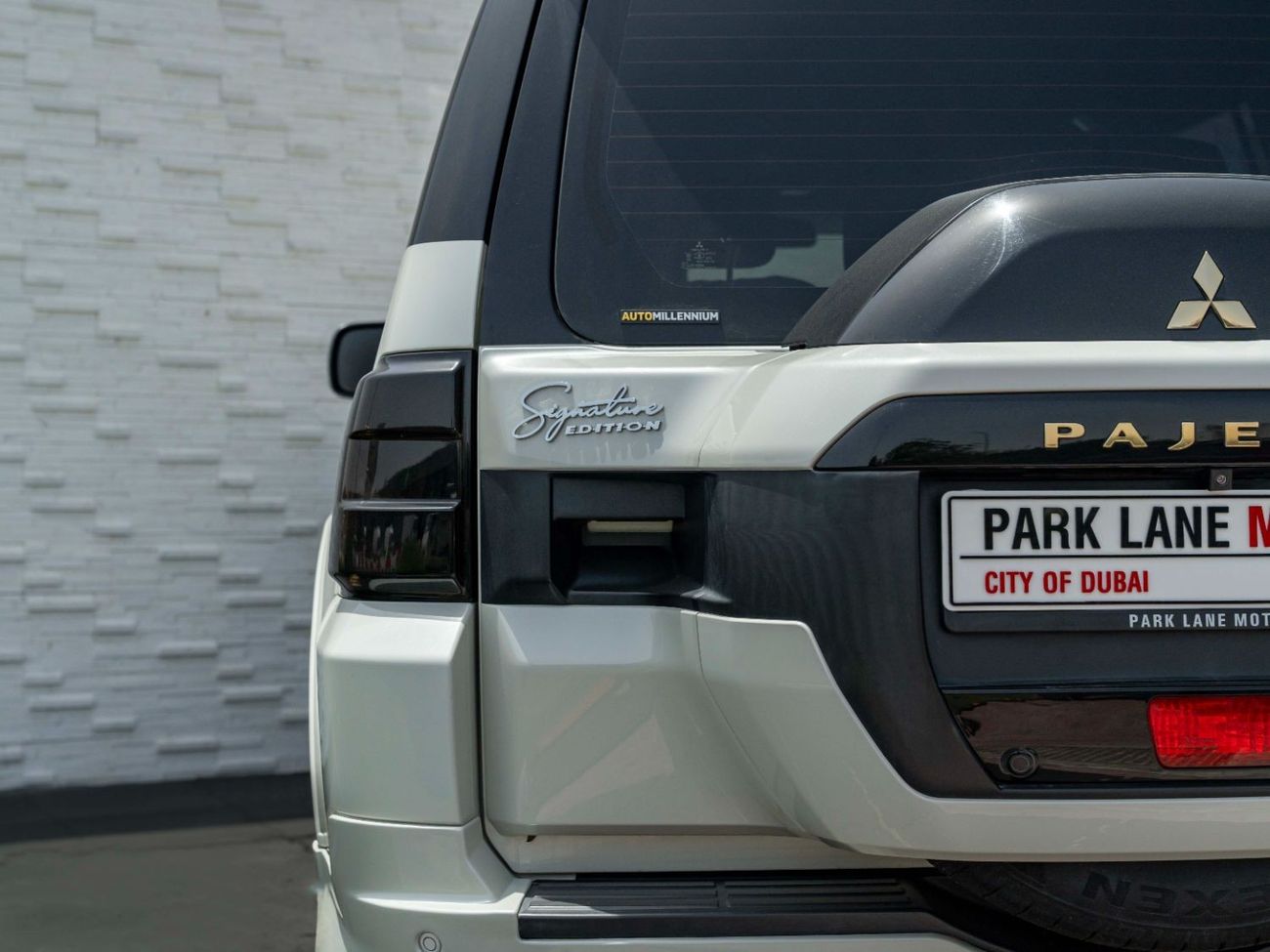 ميتسوبيشي باجيرو AED 1,730 PM • PAJERO 3.8 SIGNATURE EDITION • ONLY 25,000 KM • GCC SPECS • PRISTINE CONDITION