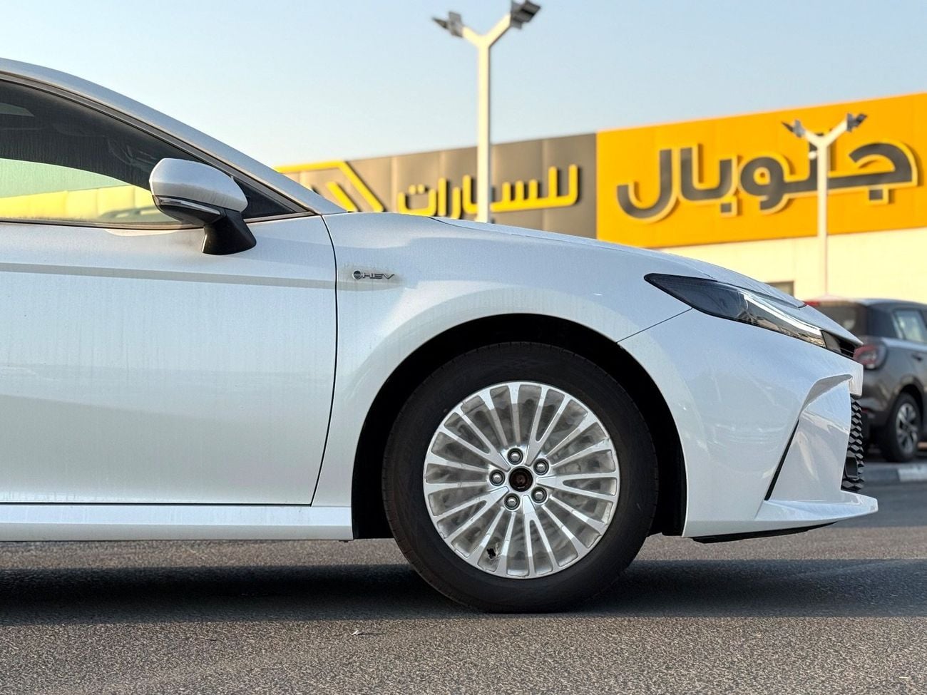 Toyota Camry XLE 2.5L Hybrid