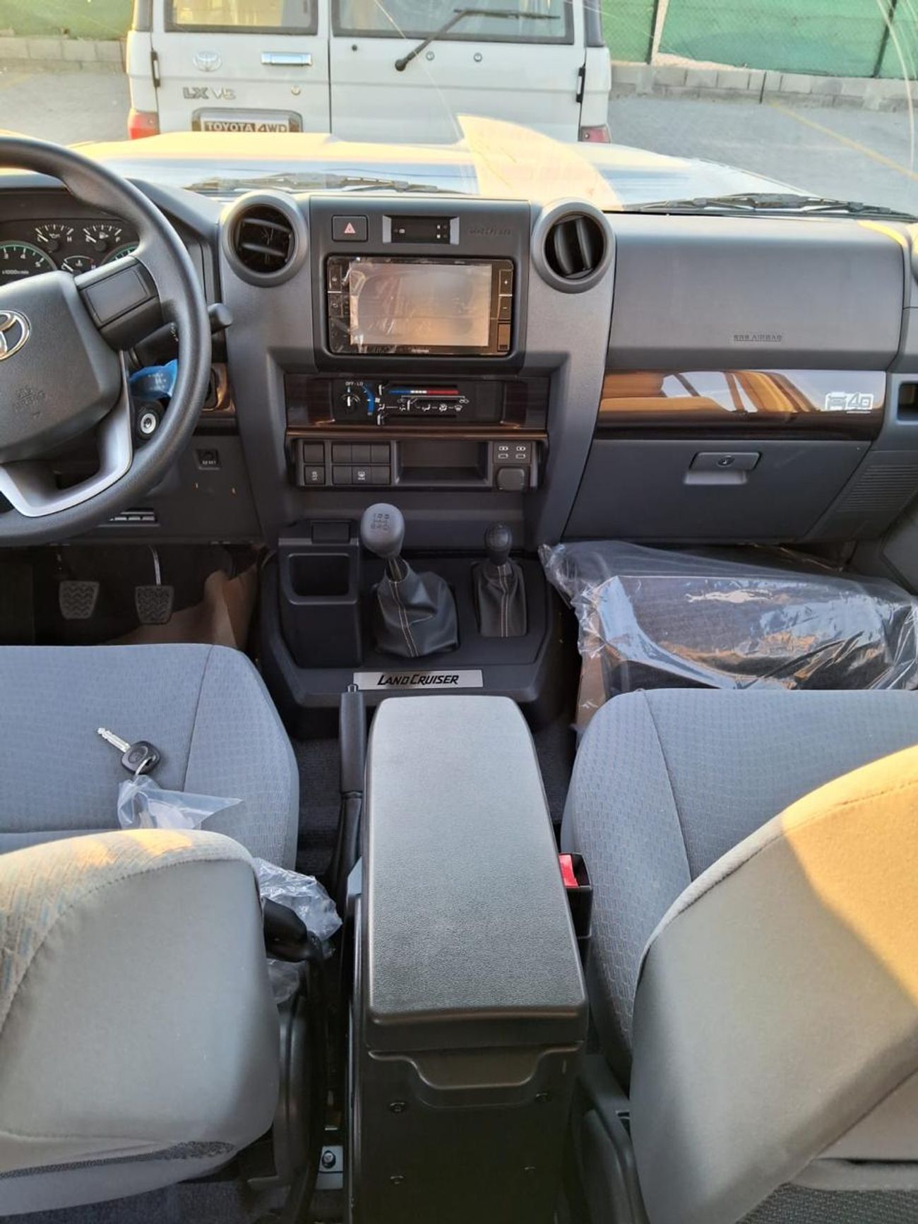 تويوتا لاند كروزر 70 LC76 HARDTOP 4.0L PETROL 5 DOORS M/T FULL OPTION 2025 MODEL