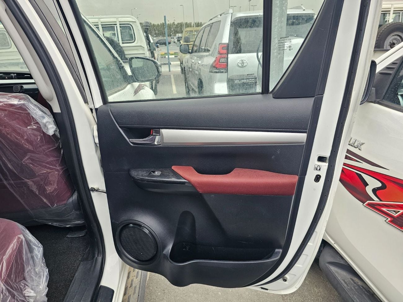 Toyota Hilux S GLX LHD 2.4L V4 DIESEL ENGINE Push Start Automatic Gear 4WD Original Power Window 5 Seats 4 Doors