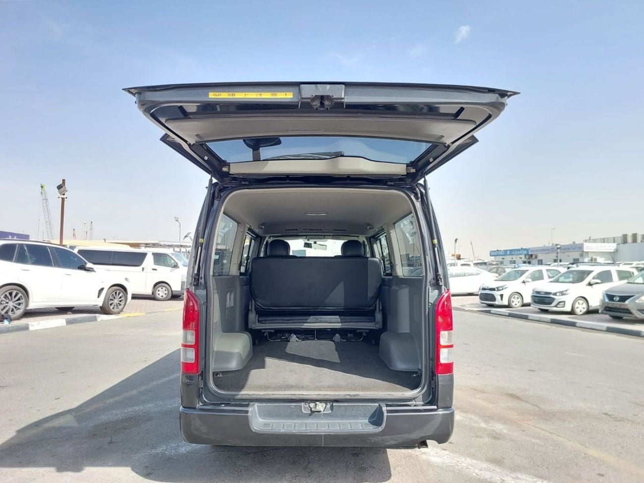 تويوتا هاياس TOYOTA HIACE VAN RHD 2004 MODEL 2.0 L PETROL AUTOMATIC(PM02513)