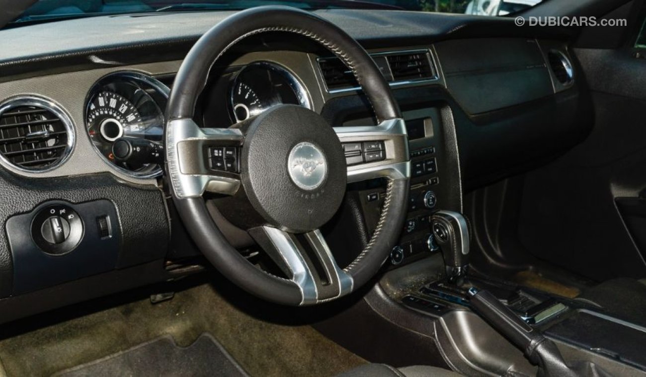 Ford Mustang Ford Mostung Model 2014 import American coulour Red very very clear