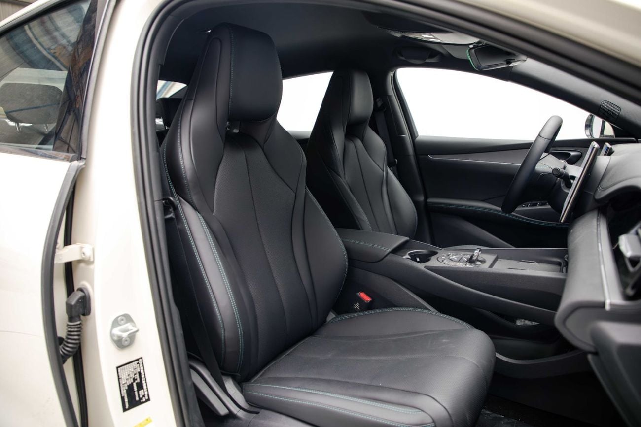 بي واي دي سيل 06 دي إم-آي ID Luxury 1.5L - Warm Tea Grey Inside Black | Export Only