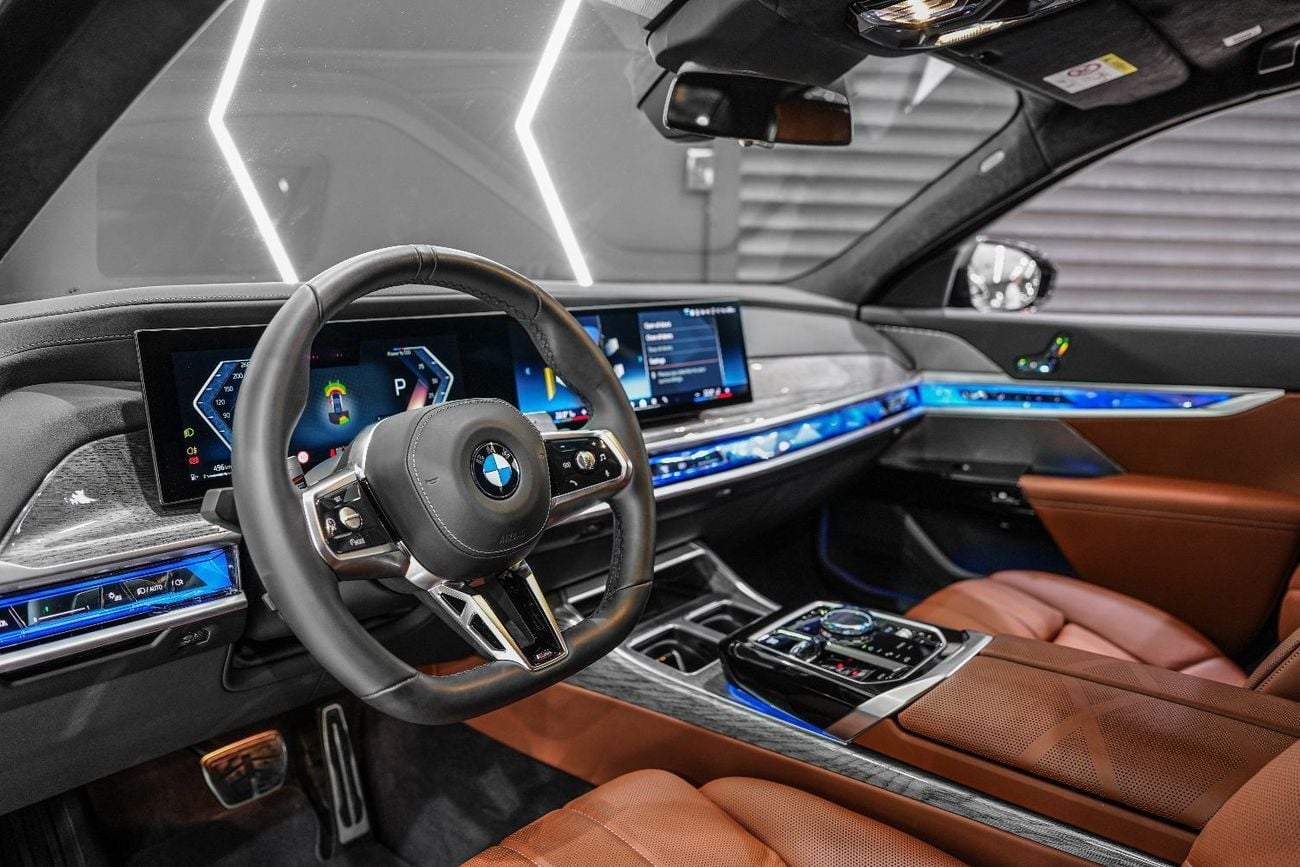 بي أم دبليو 735i M Sport Package, Executive Lounge, AGMC Warranty + Service!!