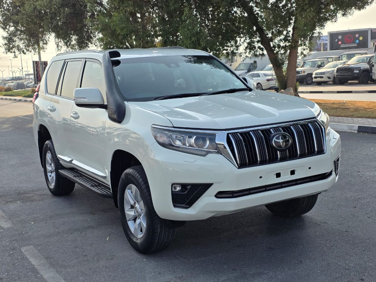 Toyota Prado diesel 2.8 liter automatic gear with back camera leather power seats