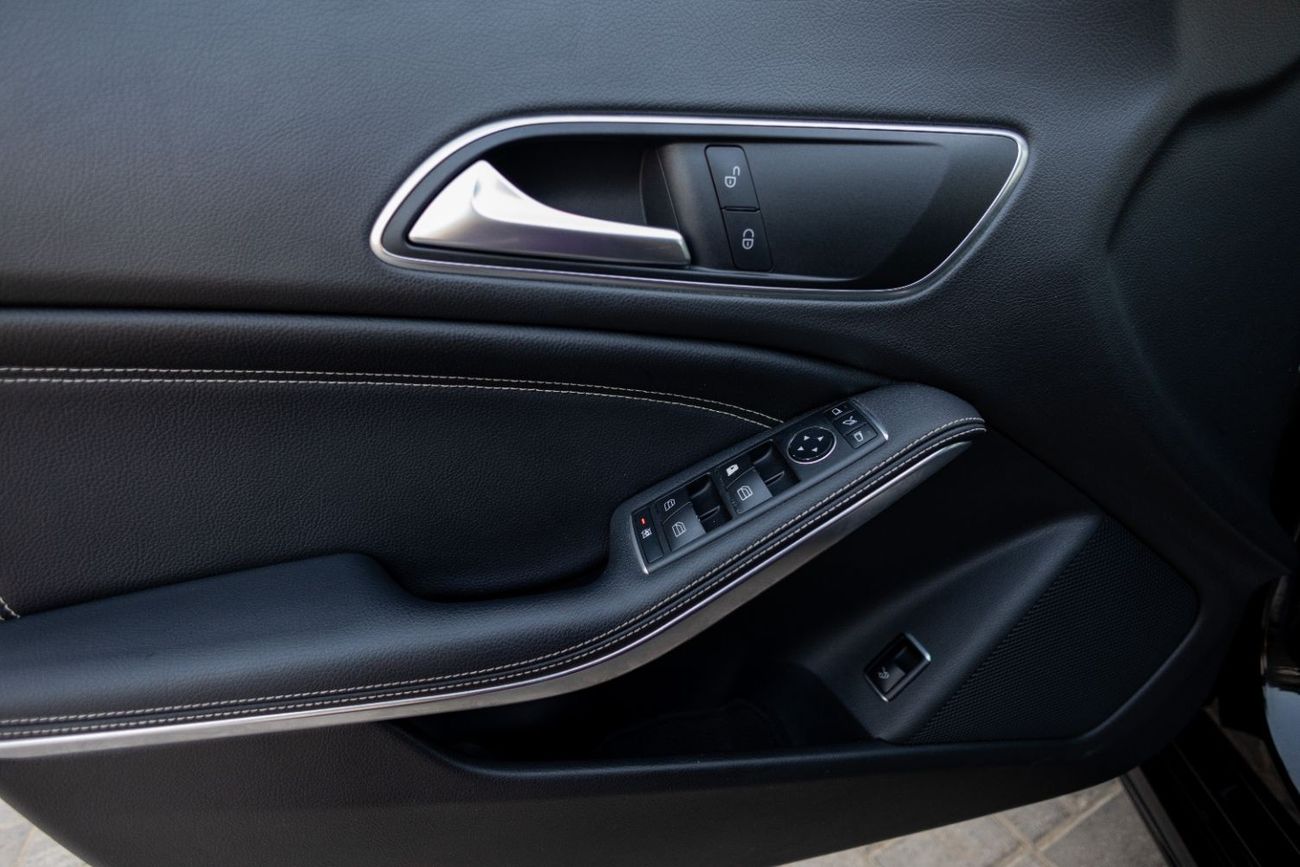 Mercedes-Benz CLA 200 Std 2.0L Mercedes-Benz CLA200 2019 GCC under Warranty with Flexible Down-Payment.