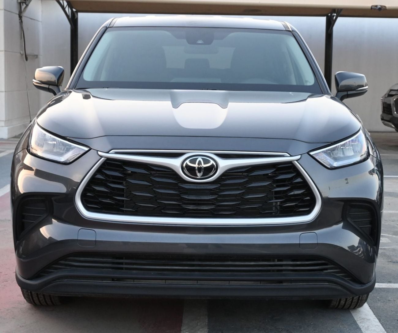 تويوتا هايلاندر Toyota Highlander 2023model 2.4L LE Turbo AWD Petrol engine Colour Grey Transmission Automatic Inter